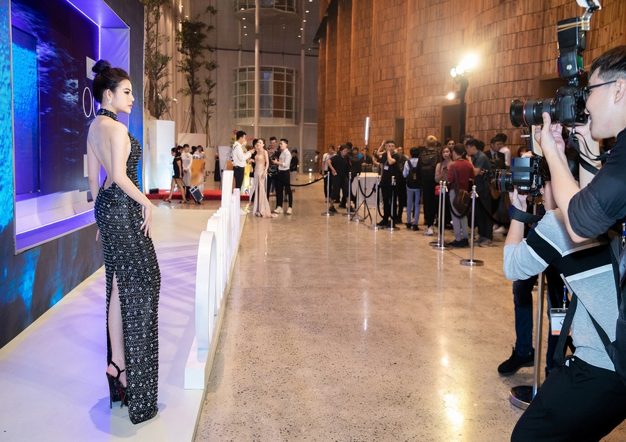 Á hậu bị bố cấm ăn mặc sexy, đăng tin sốc trên Facebook là ai? hình ảnh 2 a hau bi bo cam an mac sexy, dang tin soc tren facebook la ai? hinh anh 2