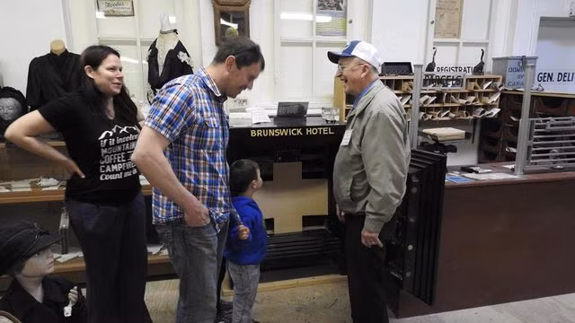 Két sắt bí ẩn khiến các chuyên gia phá khóa bó tay gần nửa thế kỷ - 2