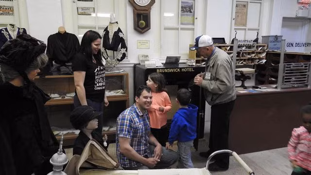 Két sắt bí ẩn khiến các chuyên gia phá khóa bó tay gần nửa thế kỷ - 1