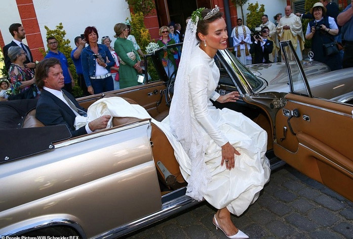 Đám cưới như trong cổ tích của hoàng tử Đức và người mẫu Mỹ