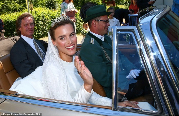 Đám cưới như trong cổ tích của hoàng tử Đức và người mẫu Mỹ