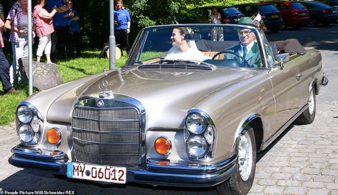 Đám cưới như trong cổ tích của hoàng tử Đức và người mẫu Mỹ