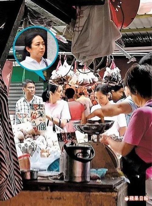 Vợ Lưu Đức Hoa: Đại tiểu thư giàu bậc nhất Malaysia, sống lầm lũi cả đời trong bóng tối vì chồng - Ảnh 8. Vợ Lưu Đức Hoa: Đại tiểu thư giàu bậc nhất Malaysia, sống lầm lũi cả đời trong bóng tối vì chồng - Ảnh 8.