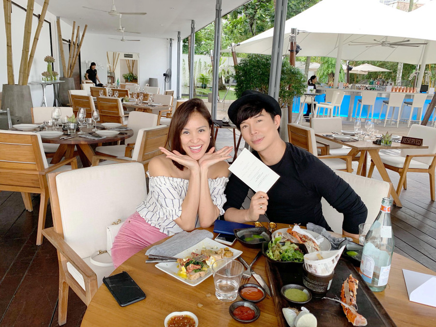 Lộ gia thế siêu khủng của chồng Tây siêu mẫu Phương Mai: Đẹp trai, con nhà giàu, giám đốc một tập đoàn tư vấn tài chính đình đám - Ảnh 2. Lộ gia thế siêu khủng của chồng Tây siêu mẫu Phương Mai: Đẹp trai, con nhà giàu, giám đốc một tập đoàn tư vấn tài chính đình đám - Ảnh 2.