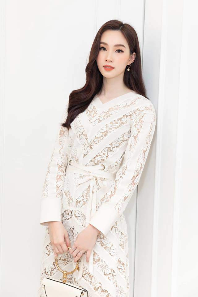 Mở tủ đồ của Hoa hậu Đặng Thu Thảo, ai cũng bất ngờ vì thấy điều này ảnh 6 dang thu thao: nang hoa hau so huu tu do khong co gi ngoai trang va den - 6