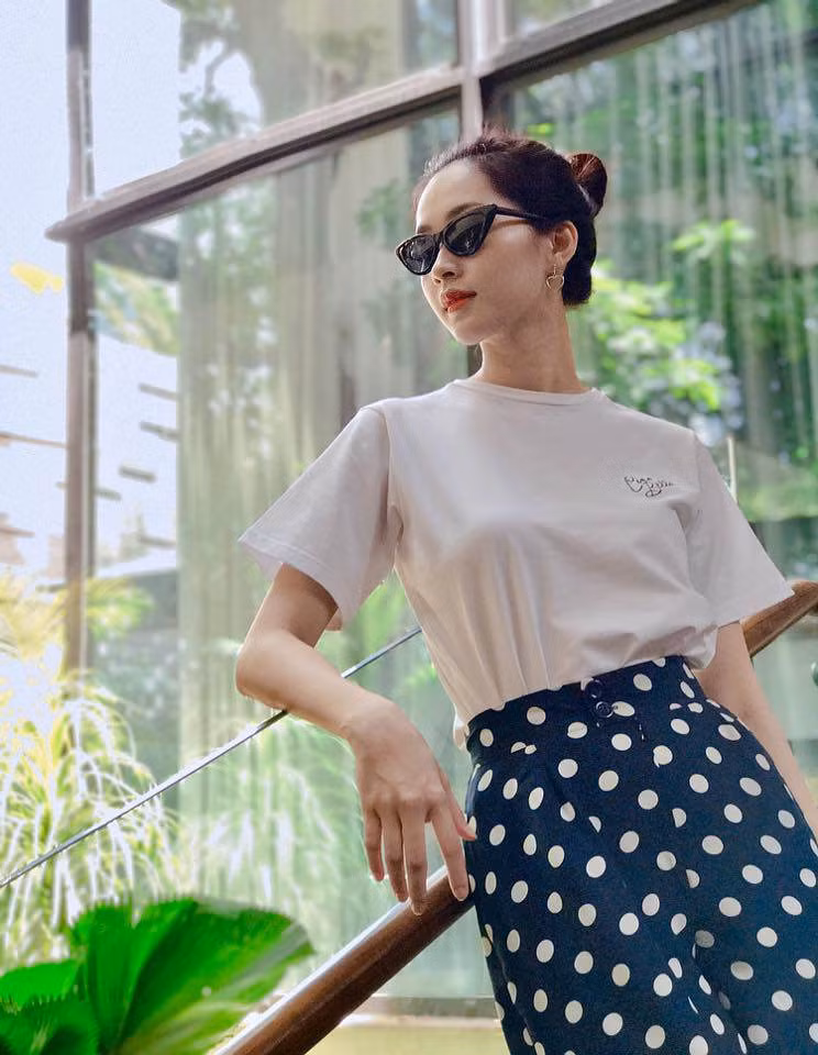 dang thu thao: nang hoa hau so huu tu do khong co gi ngoai trang va den - 10