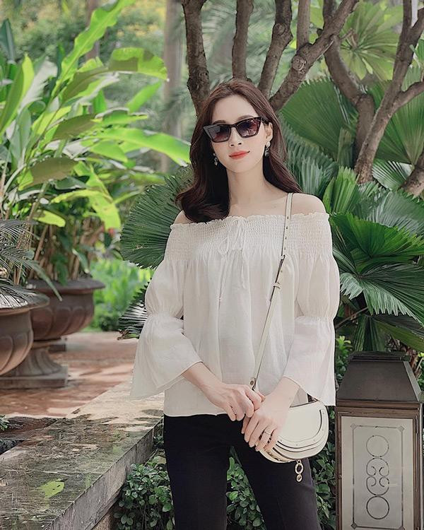 Mở tủ đồ của Hoa hậu Đặng Thu Thảo, ai cũng bất ngờ vì thấy điều này ảnh 1 dang thu thao: nang hoa hau so huu tu do khong co gi ngoai trang va den - 1