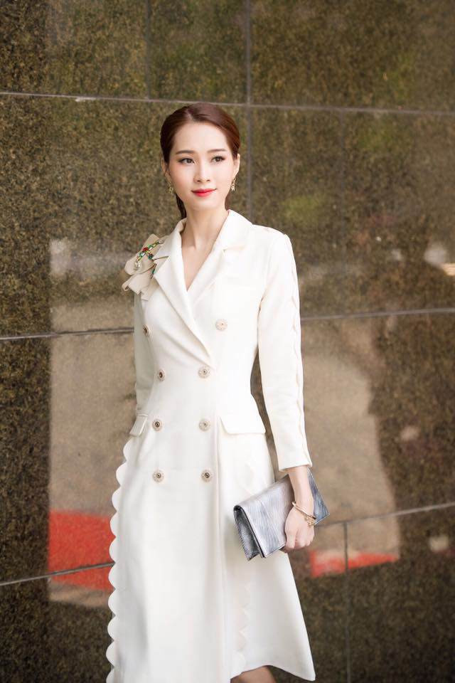 Mở tủ đồ của Hoa hậu Đặng Thu Thảo, ai cũng bất ngờ vì thấy điều này ảnh 8 dang thu thao: nang hoa hau so huu tu do khong co gi ngoai trang va den - 8