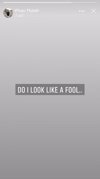 Phan Thành gây chú ý khi thăm dò ý kiến mọi người chuyện trông anh có giống kẻ ngốc không. 