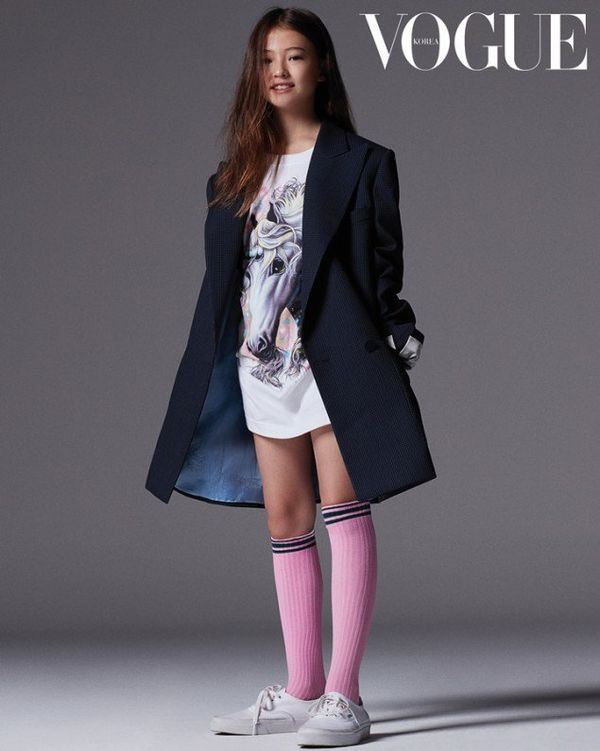 Mẫu nhí Ella Gross là ai mà khiến Sơn Tùng M-TP "thả tim" miệt mài trên Instagram ảnh 6 … vóc dáng thanh mảnh, cao ráo.