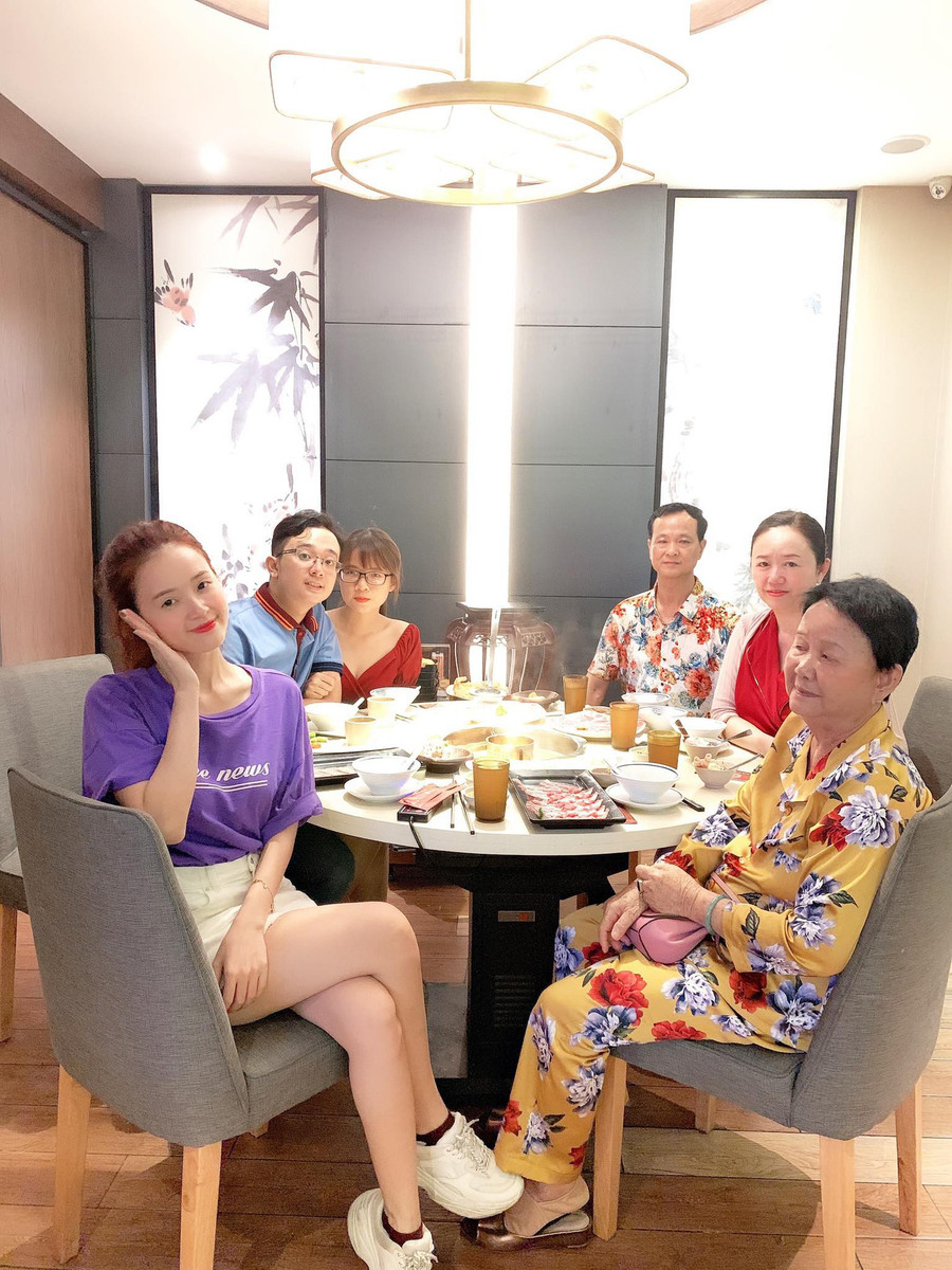 Midu khoe ảnh cậu em trai bảnh bao, giống chị như đúc ảnh 3 Midu khoe ảnh cậu em trai bảnh bao, giống chị như đúc ảnh 3