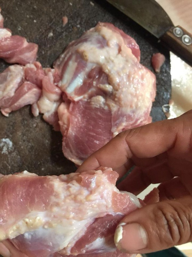 Dấu hiệu nhận biết những loại thịt tiềm ẩn nguy cơ nhiễm sán chẳng kém thịt lợn - Ảnh 1. Dấu hiệu nhận biết những loại thịt tiềm ẩn nguy cơ nhiễm sán chẳng kém thịt lợn - Ảnh 1.