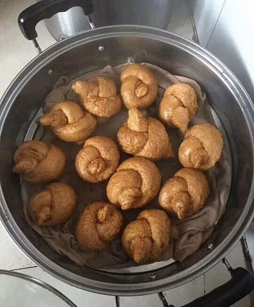 Chàng trai làm bánh hình con chim, lúc nướng xong ai cũng bật cười - Hình 2