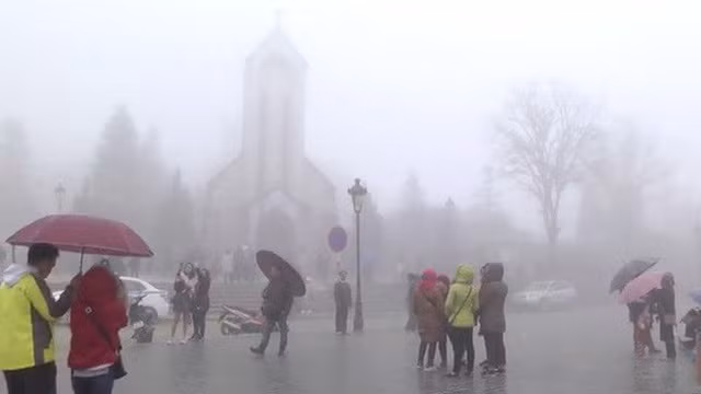 Gio mua tran ve, mien Bac chuyen mua lanh hinh anh 1