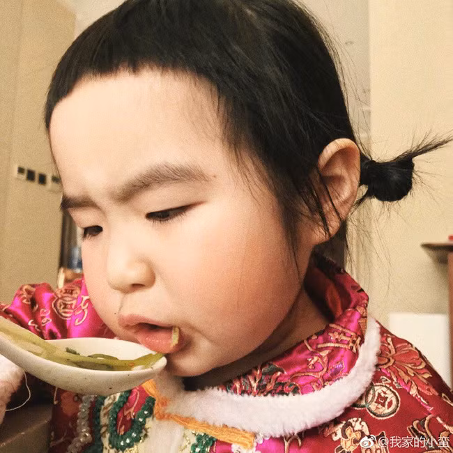 Cô bé thánh ăn ngày nào từng khiến hàng triệu bố mẹ khao khát giờ đây gây sốt với vẻ ngoài lung linh và vẫn ăn cả thế giới - Ảnh 10.