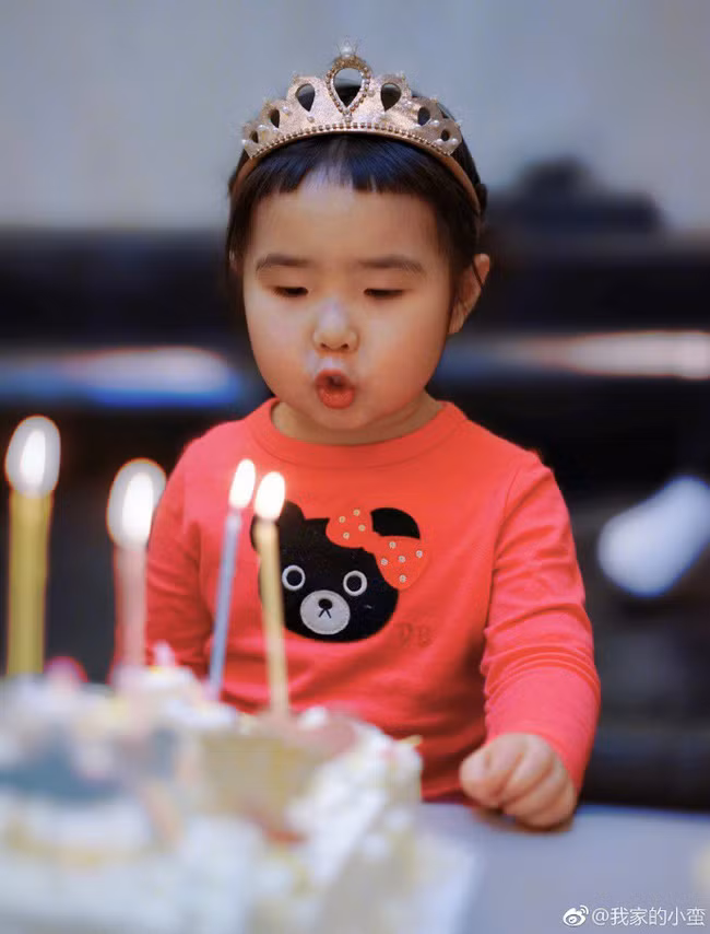 Cô bé thánh ăn ngày nào từng khiến hàng triệu bố mẹ khao khát giờ đây gây sốt với vẻ ngoài lung linh và vẫn ăn cả thế giới - Ảnh 3.