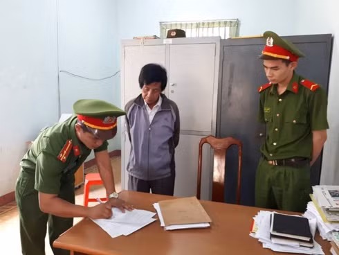 Truy tố hiệu trưởng nhận gần 1,6 tỷ đồng để “chạy việc“