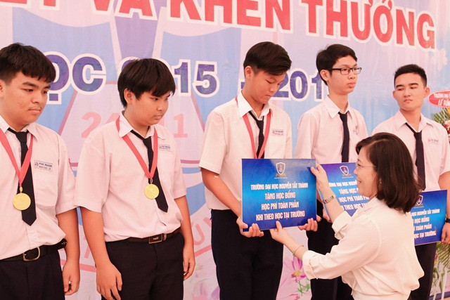 Hàng năm Trường ĐH Nguyễn Tất Thành dành đến 20 tỷ cho chính sách học bổng của trường Hàng năm Trường ĐH Nguyễn Tất Thành dành đến 20 tỷ cho chính sách học bổng của trường