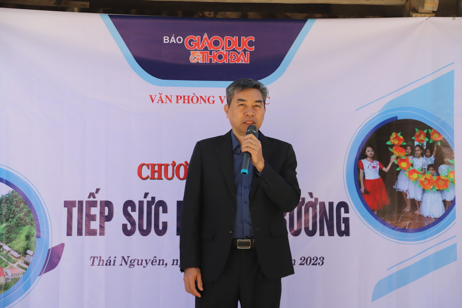 Đại diện đơn vị tài trợ phát biểu tại chương trình.