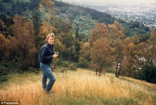 Hiến tặng tinh trùng khi còn trẻ, 30 năm sau gặp lại các con người đàn ông không tin vào mắt mình vì ngoại hình của chúng - Ảnh 1.