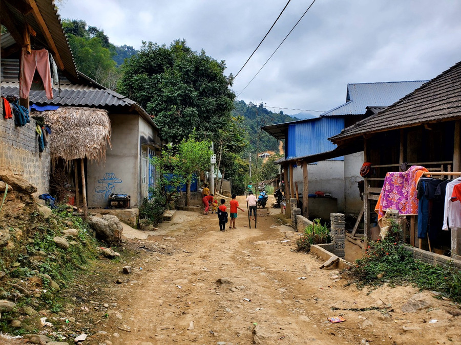 Đường vào bản Bước. (Ảnh: NT). Đường vào bản Bước. (Ảnh: NT).