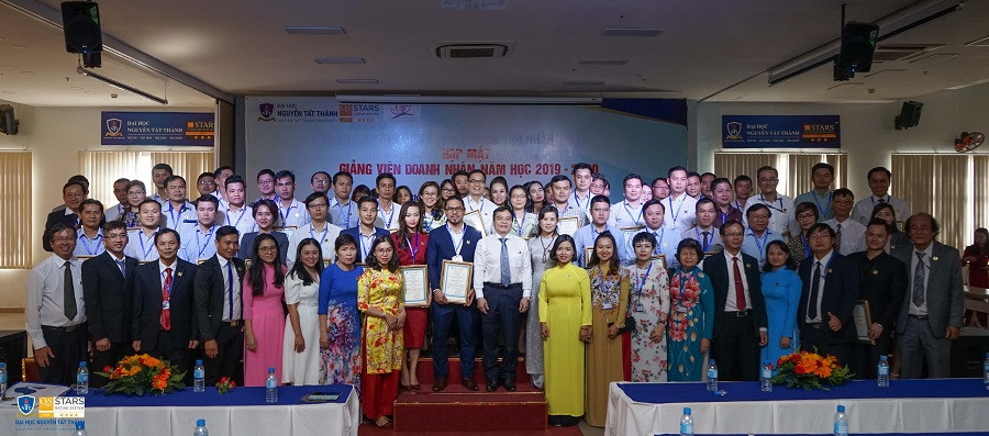 Buổi gặp mặt diễn ra trong không khí ấm cúng Buổi gặp mặt diễn ra trong không khí ấm cúng