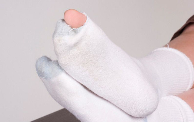 5 items chỉ khiến tủ áo quần thêm chật, nên tống khứ ngay nếu không muốn bị kéo tụt phong cách - Ảnh 4. 5 items chỉ khiến tủ áo quần thêm chật, nên tống khứ ngay nếu không muốn bị kéo tụt phong cách - Ảnh 4.