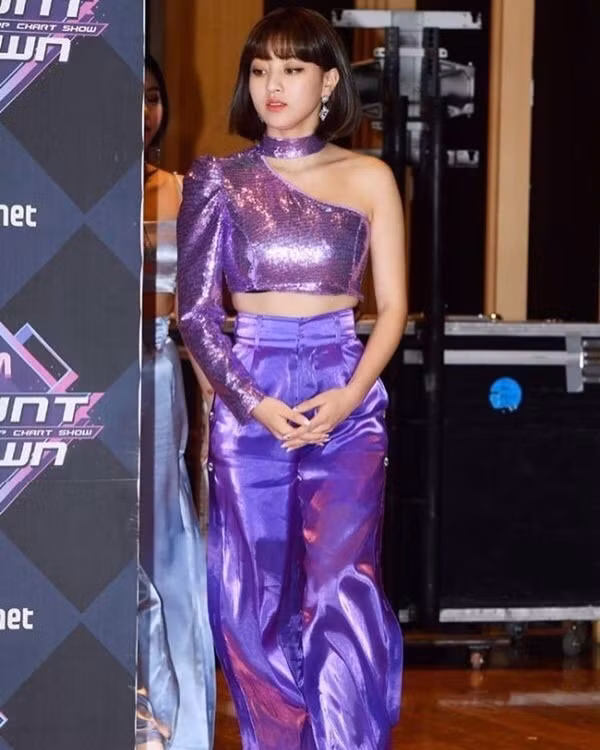 Kén chọn, khó mặc nhưng gam màu này lại đang được loạt sao việt lẫn sao hàn lăng xê