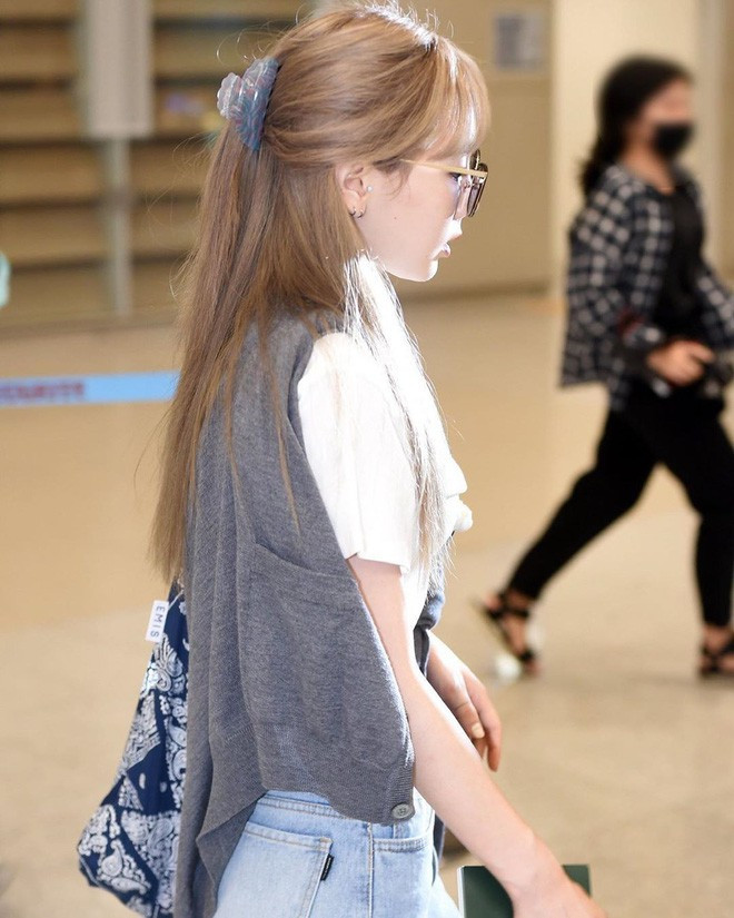 4 kiểu diện cardigan khiến các sao Hàn "điên đảo" ảnh 14 4 kiểu diện cardigan khiến các sao Hàn "điên đảo" ảnh 14