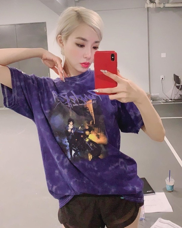 Gam màu cực khó mặc đang được loạt sao Á - Âu diện liên tục mùa Thu này ảnh 9 Kén chọn, khó mặc nhưng gam màu này lại đang được loạt sao việt lẫn sao hàn lăng xê