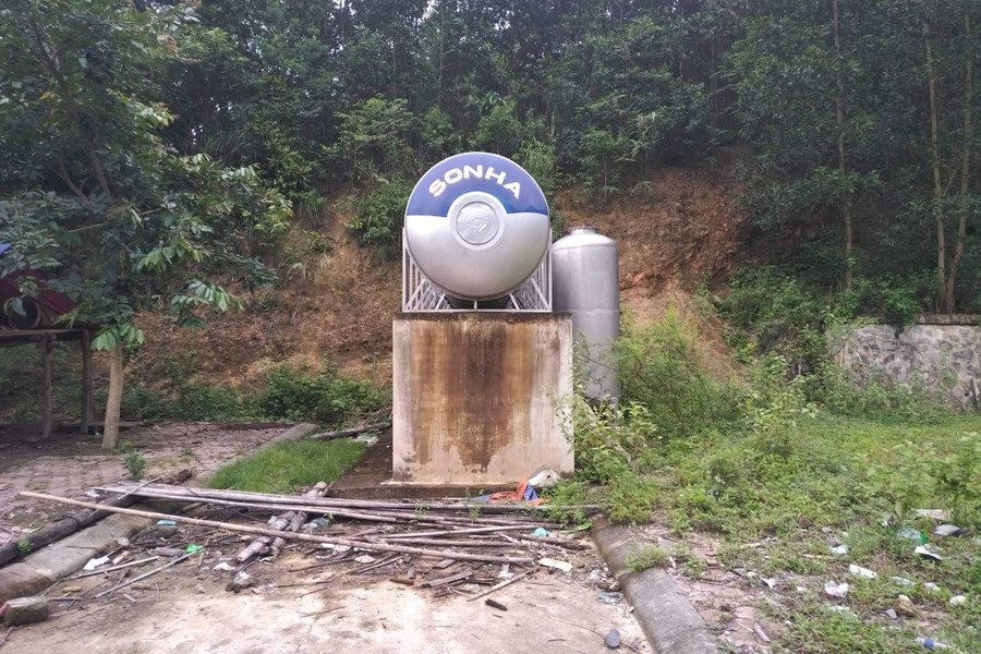 Téc chứa nước để cấp nước đến các hộ dân