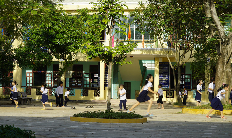 Ngôi trường sơn phối màu xanh ngọc, là màu mà Junko yêu thích.Ảnh: Trọng Nghĩa. Ngôi trường sơn phốimàu xanh ngọc, là màu mà Junko yêu thích. Ảnh: Trọng Nghĩa.