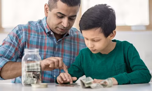 Từ thời thơ ấu, hãy cho trẻ một bộ não tư duy phong phúvà xây dựng khái niệm giàu có trong tâm trí của chúng để mở rộng hình dung vềcuộc sống trong tương lai. Ảnh: Askmen.