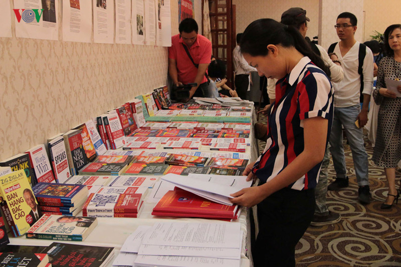 sách giả bày bán tràn lan không cơ quan nào xử lý hình 1 sach gia bay ban tran lan khong co quan nao xu ly hinh 1