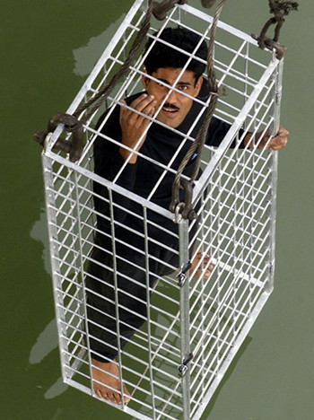 Lahiri trong màn biểu diễn năm 2002 ở cùng địa điểm. Ảnh:Reuters Lahiri trong màn biểu diễn năm 2002 ở cùng địa điểm. Ảnh: Reuters