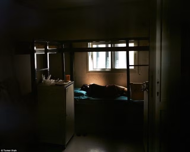 ben trong nha tu nu duy nhat o israel, noi giam giu nhung tu nhan xinh dep nhat the gioi - 7