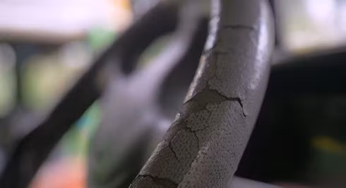 Kem chống nắng, nước rửa tay hủy hoại nội thất ô tô 