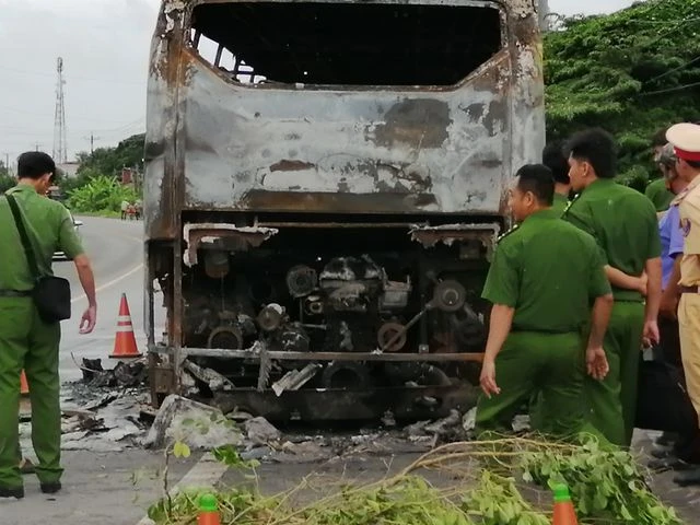 Vụ xe đang chở nhiều hành khách bất ngờ bốc cháy: Giám định chất lượng nhiên liệu