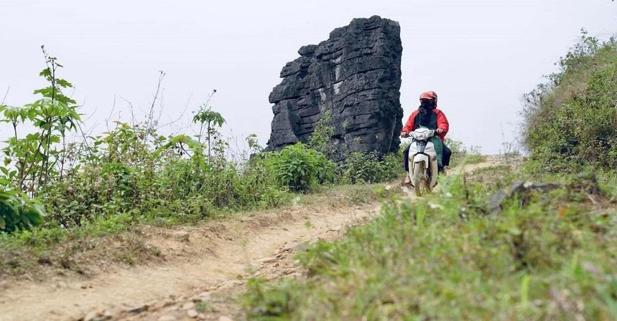 Con đường tới trường đầy vất vả và chông gai