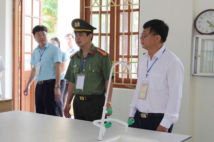 Kiểm tra cơ sở vật chất tại THPT Trần Quốc Tuấn (huyện Đồng Hỷ) Kiểm tra cơ sở vật chất tại THPT Trần Quốc Tuấn (huyện Đồng Hỷ)