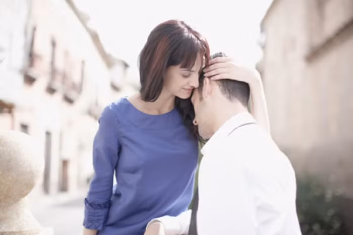 Vì sao quý bà thích “phi công trẻ”?