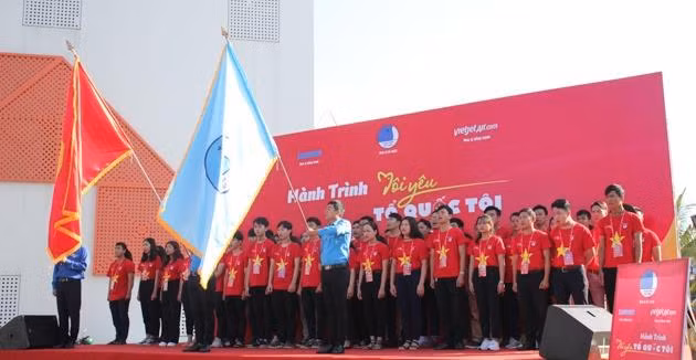 Lễ chào cờ “Tôi yêu Tổ quốc tôi”... tại Cung thiếu nhi TP Đà Nẵng.