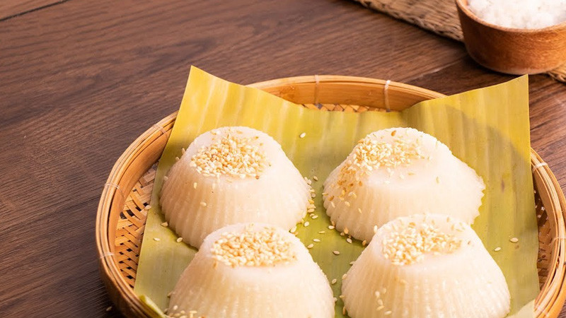 Bánh thơm mùi nước cốt dừa, lá dứa lại mềm xốp, kích thích vị giác không thua gì những chiếc bánh bò bình thường. (Ảnh: ITN). Bánh thơm mùi nước cốt dừa, lá dứa lại mềm xốp, kích thích vị giác không thua gì những chiếc bánh bò bình thường. (Ảnh: ITN).