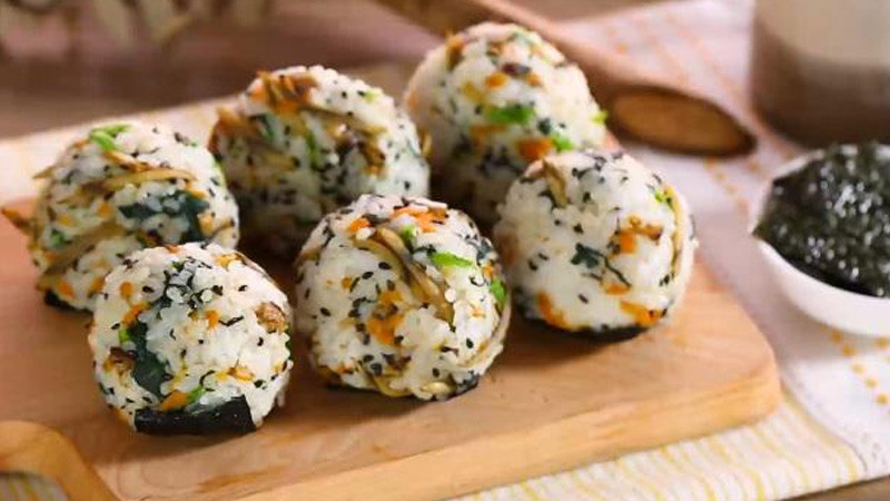 Cơm nắm kiểu Hàn cung cấp đầy đủ dưỡng chất nhưng lại vô cùng đơn giản. (Ảnh: ITN). Cơm nắm kiểu Hàn cung cấp đầy đủ dưỡng chất nhưng lại vô cùng đơn giản. (Ảnh: ITN).