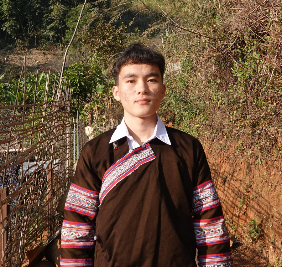 Chân dung Sùng A Chua - niềm tự hào của dân bản Mồ Dề. Chân dung Sùng A Chua - niềm tự hào của dân bản Mồ Dề.