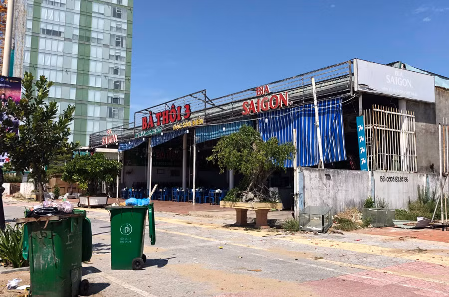 Nhiều nhà hàng ven biển quận Sơn Trà không có giấy phép xây dựng