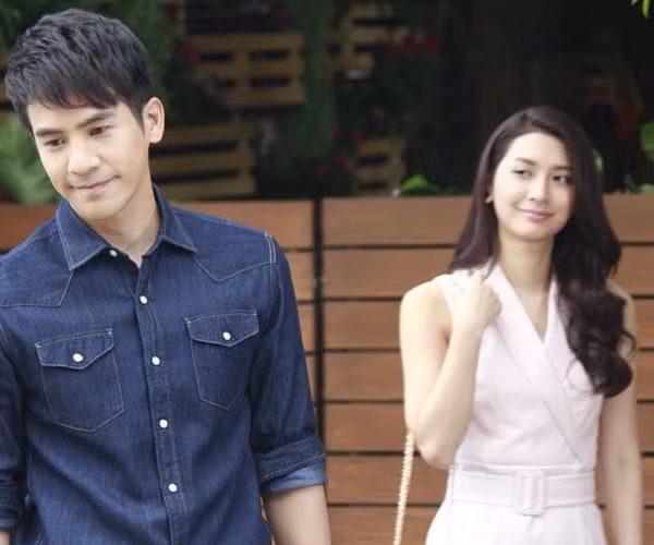 tron vo di du lich voi bo, toi khach san doc tin nhan vo gui, chong so hai bo ve hinh anh 2