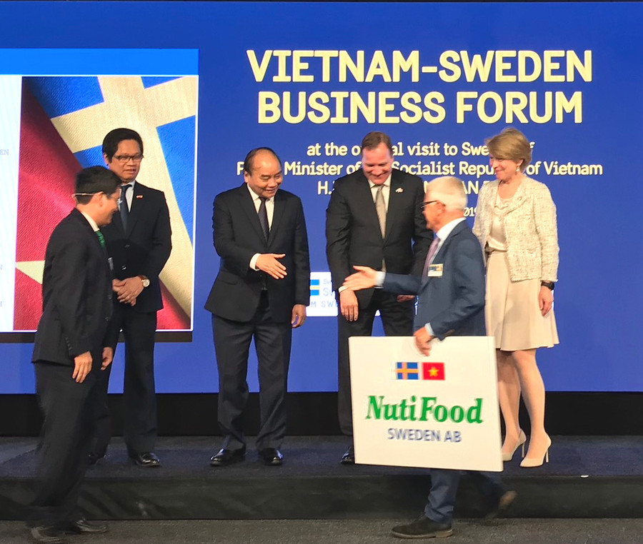 Nhà máy NutiFood Sweden AB chính thức vận hành tại Thụy Điển dưới sự chứng kiến của Thủ tướng Việt Nam Nguyễn Xuân Phúc và Thủ tướng Thụy Điển Stefan Löfven. Nhà máy NutiFood Sweden AB chính thức vận hành tại Thụy Điển dưới sự chứng kiến của Thủ tướng Việt Nam Nguyễn Xuân Phúc và Thủ tướng Thụy Điển Stefan Löfven.
