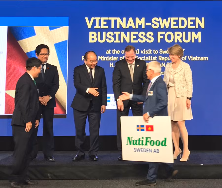 Nhà máy NutiFood Sweden AB chính thức vận hành tại Thụy Điển dưới sự chứng kiến của Thủ tướng Việt Nam Nguyễn Xuân Phúc và Thủ tướng Thụy Điển Stefan Löfven. Nhà máy NutiFood Sweden AB chính thức vận hành tại Thụy Điển dưới sự chứng kiến của Thủ tướng Việt Nam Nguyễn Xuân Phúc và Thủ tướng Thụy Điển Stefan Löfven.
