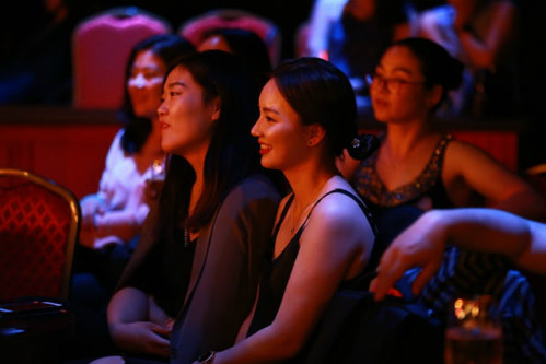 Phụ nữ độc thân thường cảm thấy như bị trách móc vì tình trạng hôn nhân - Ảnh:Guardian. Phụ nữ độc thân thường cảm thấy như bịtrách móc vìtình trạng hôn nhân - Ảnh: Guardian.